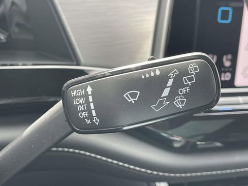 Used 2025 Volkswagen Atlas Cross Sport SE image 24