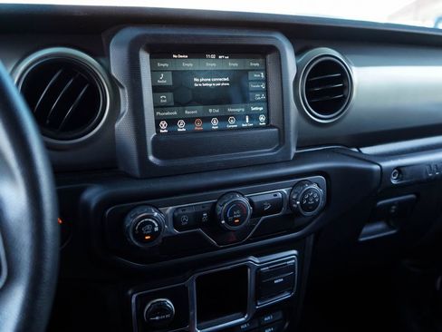 Used 2018 Jeep Wrangler Unlimited Sport AWD/4WD image 8