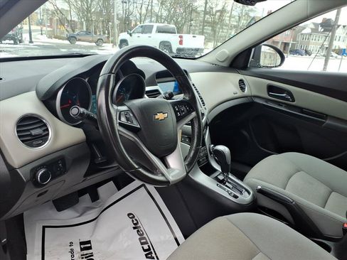 Used 2013 Chevrolet Cruze LT image 10