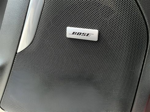 Used 2022 Chevrolet Suburban RST w/ Luxury Package image 28