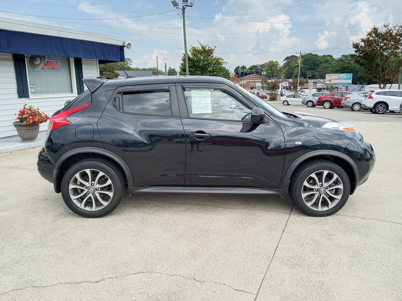 Used 2011 Nissan Juke SL w/ Sport Pkg FWD image 4