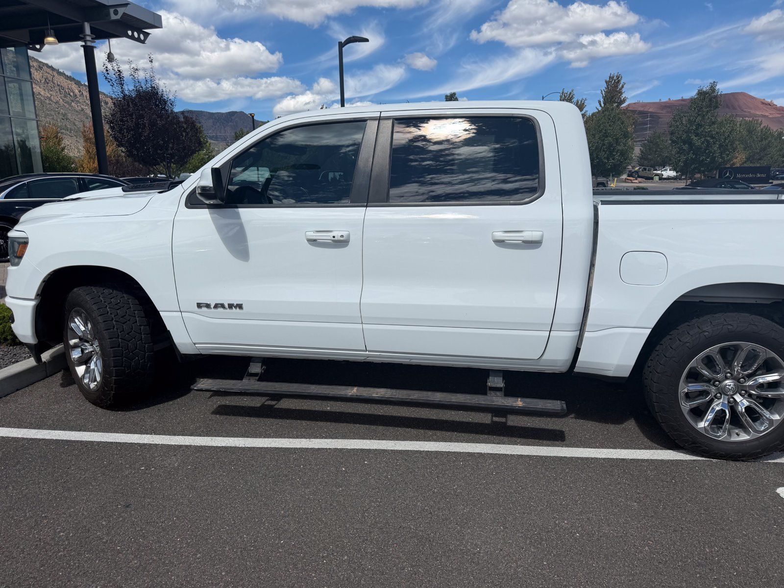 Used 2023 RAM 1500 Laramie AWD/4WD image 1