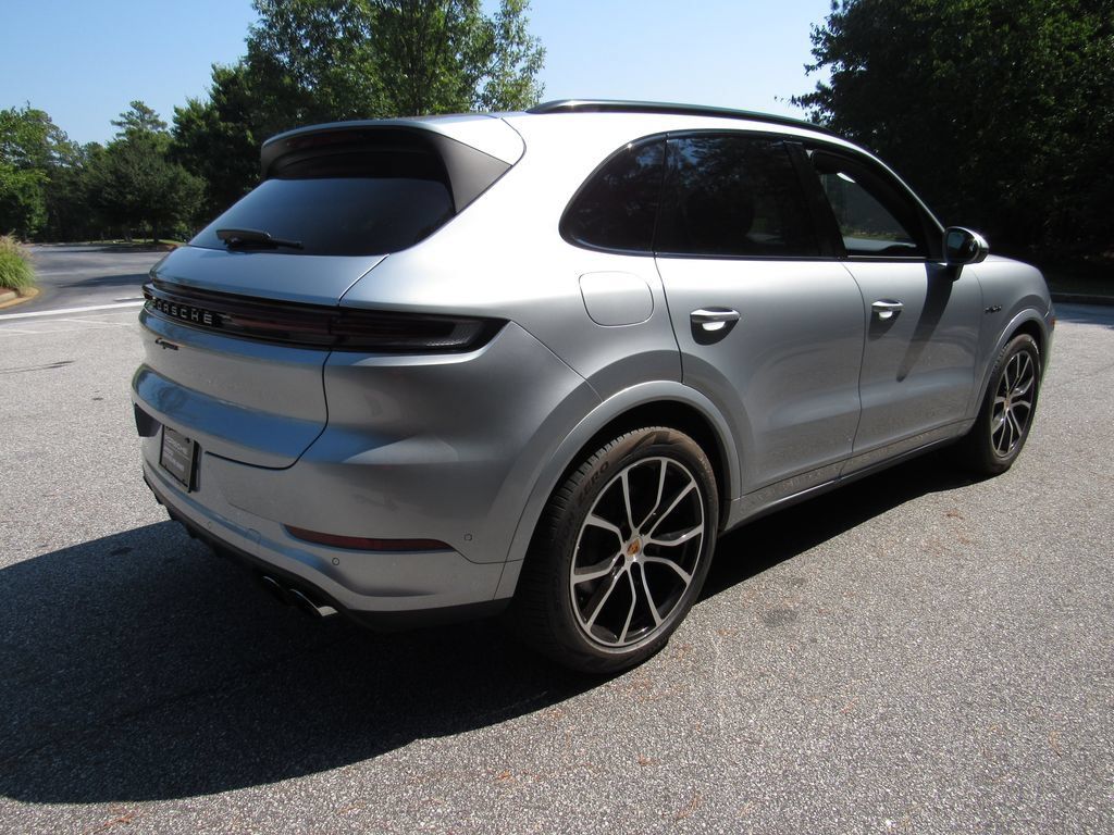 Certified 2025 Porsche Cayenne E-Hybrid AWD/4WD image 7