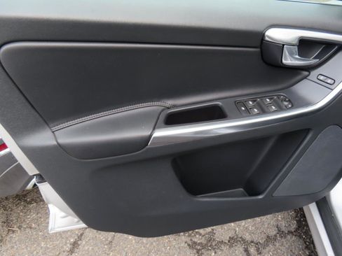Used 2015 Volvo XC60 T6 AWD/4WD image 10
