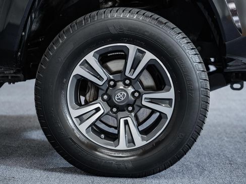 Used 2019 Toyota Tacoma TRD Sport image 17