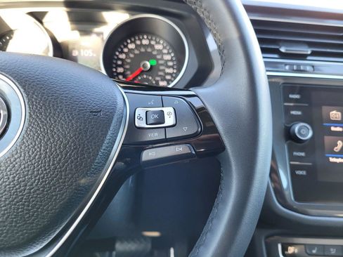 Certified 2020 Volkswagen Tiguan SE image 32