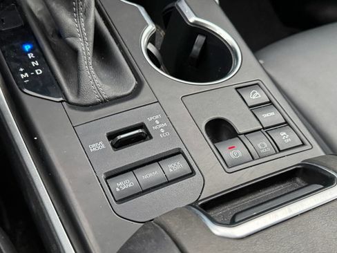 Used 2023 Toyota Highlander XLE image 34