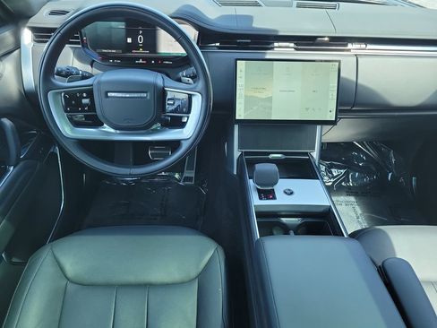 Certified 2025 Land Rover Range Rover SE AWD/4WD image 18