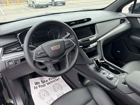 Certified 2024 Cadillac XT5 Luxury w/ LPO, Floor Liner Package AWD/4WD image 13