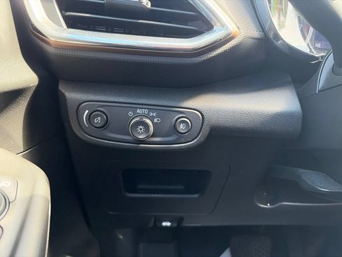 Used 2021 Chevrolet TrailBlazer ACTIV w/ Technology Package FWD image 33