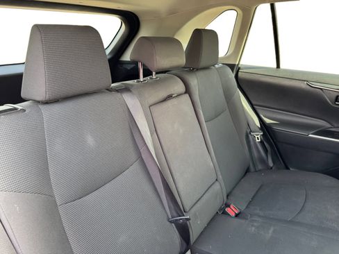 Used 2021 Toyota RAV4 LE image 18