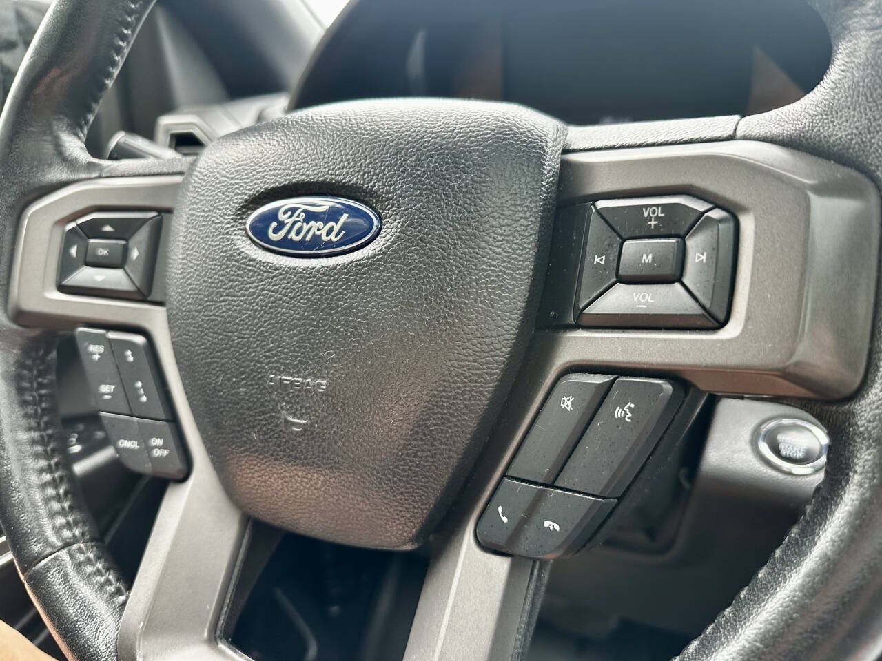 Used 2018 Ford Expedition XLT w/ Equipment Group 202A AWD/4WD image 20
