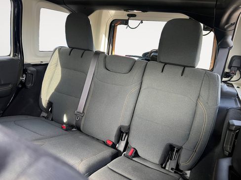 Used 2024 Jeep Wrangler Sahara image 13