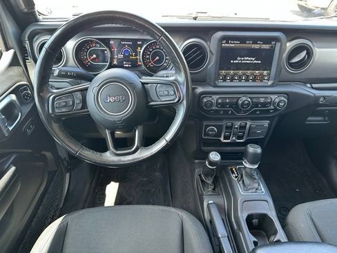 Used 2022 Jeep Gladiator Sport AWD/4WD image 9