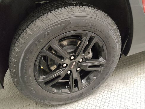 Used 2023 GMC Terrain AT4 w/ Tech Package AWD/4WD image 31