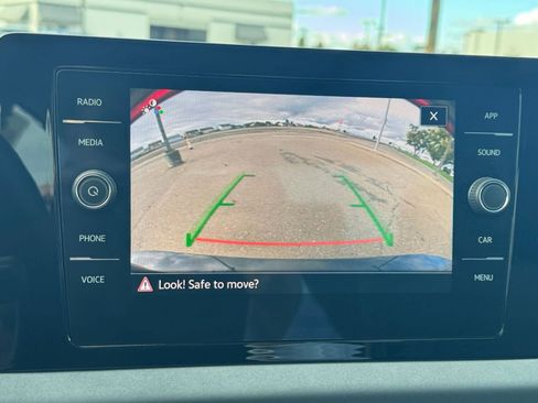 Used 2025 Volkswagen Jetta SE image 17