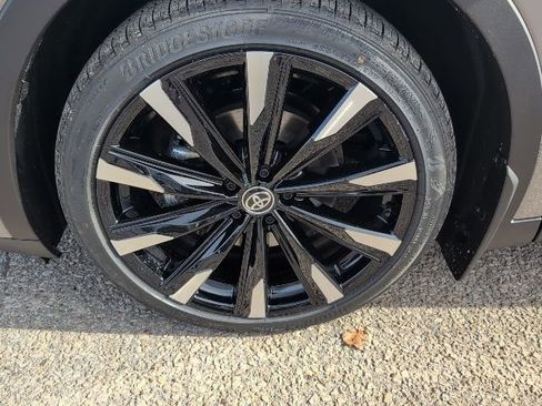 New 2026 Toyota Crown Platinum image 23