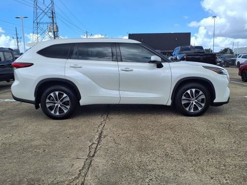 Used 2021 Toyota Highlander XLE FWD image 30