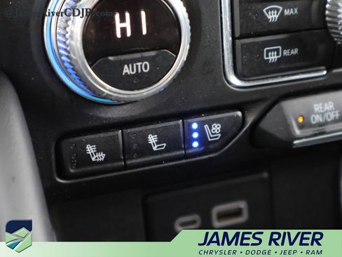 Used 2024 GMC Yukon SLT AWD/4WD image 39