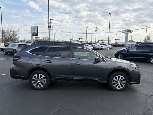 Used 2022 Subaru Outback Premium image 9