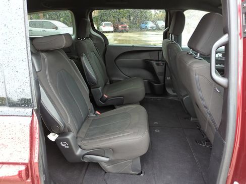 Used 2021 Chrysler Pacifica Touring w/ S Appearance Package FWD image 22