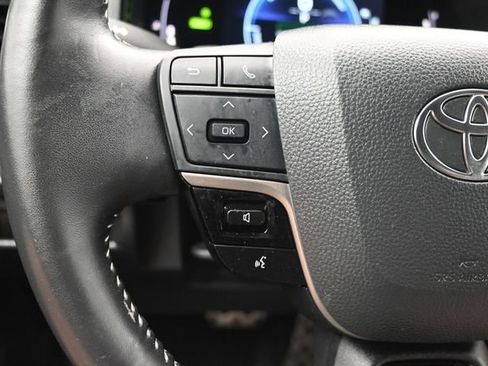 Used 2025 Toyota Camry SE FWD image 18