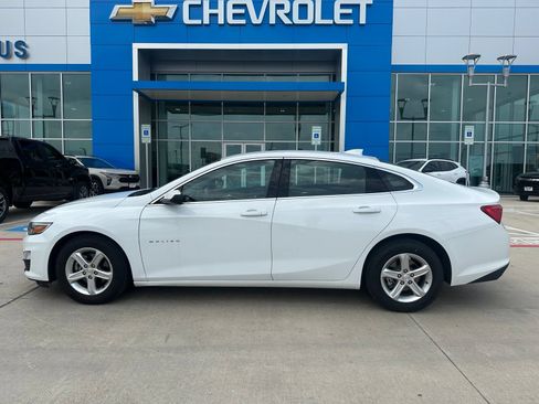 Used 2024 Chevrolet Malibu LT FWD image 2