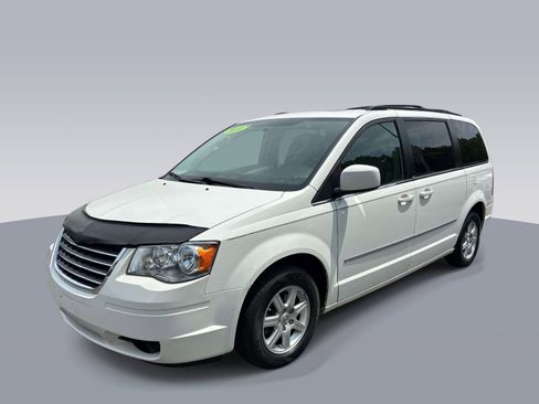 Used 2010 Chrysler Town & Country Touring Plus FWD image 6
