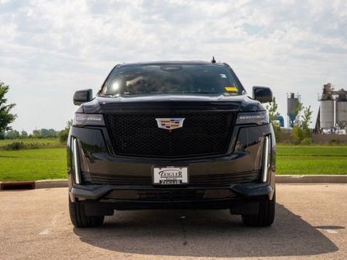 Used 2022 Cadillac Escalade Sport Platinum AWD/4WD image 2