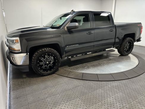 Used 2018 Chevrolet Silverado 1500 LT w/ LT Convenience Package image 8