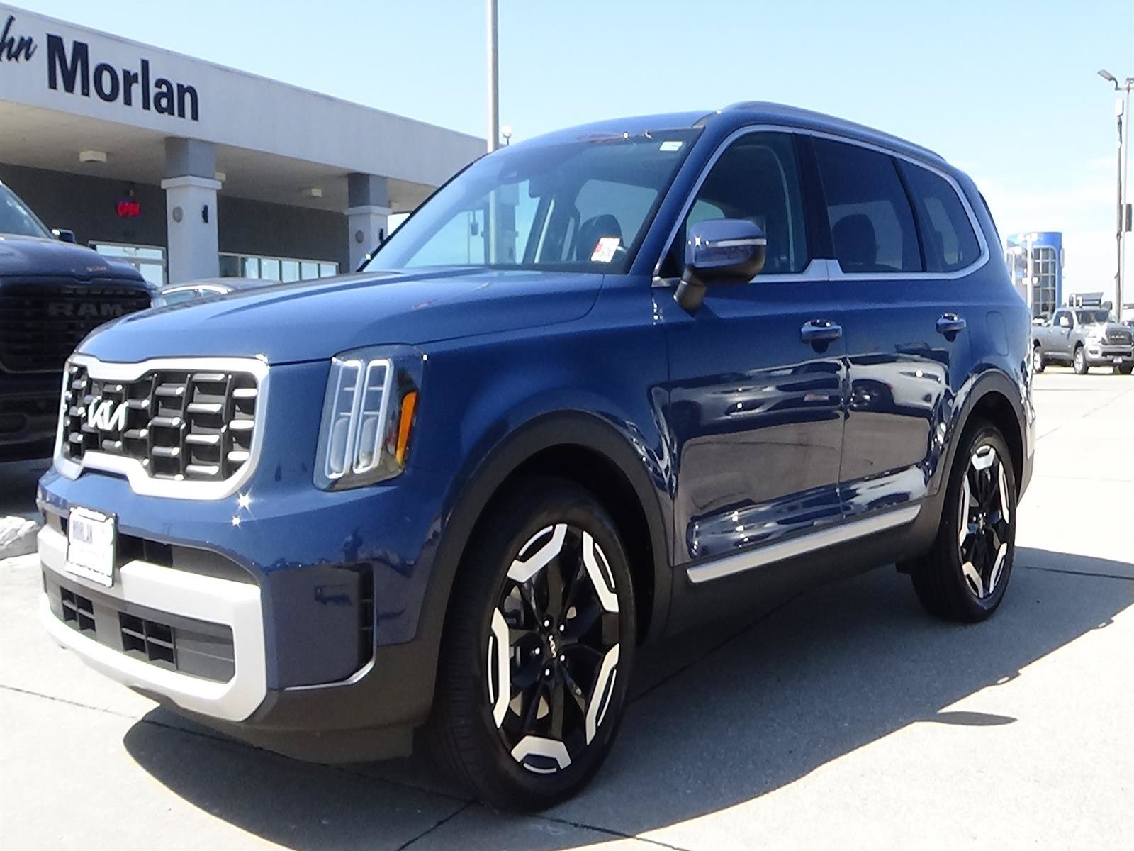 Used 2025 Kia Telluride S AWD/4WD image 3