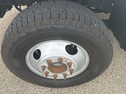 Used 2005 Ford F350 XL AWD/4WD image 9