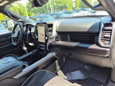 Used 2025 RAM 2500 Laramie AWD/4WD image 31