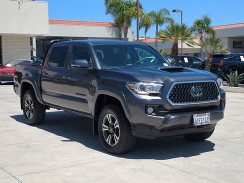 Used 2019 Toyota Tacoma TRD Sport w/ Technology Package AWD/4WD image 3