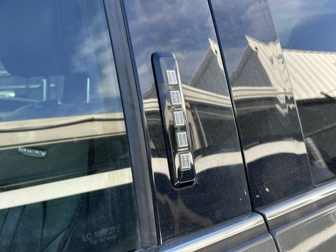 Used 2018 Ford F150 Platinum w/ Equipment Group 701A Luxury AWD/4WD image 8