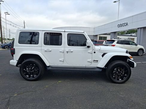 Used 2022 Jeep Wrangler Unlimited Sahara AWD/4WD image 10