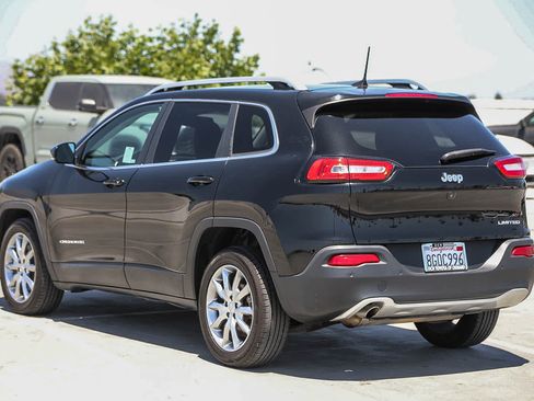 Used 2018 Jeep Cherokee Limited FWD image 7
