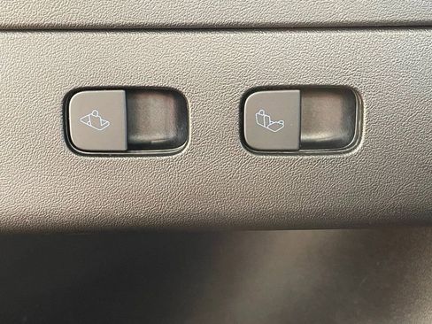 Used 2022 Tesla Model Y Long Range image 20