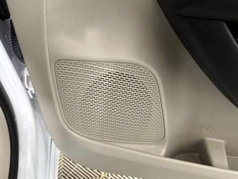 Used 2022 Chrysler Pacifica Touring-L image 29