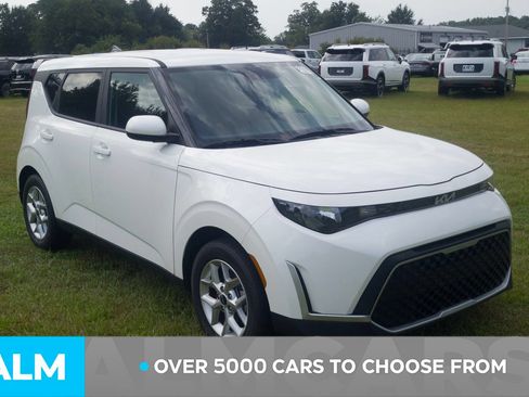 Used 2025 Kia Soul LX w/ LX Technology Package FWD image 3