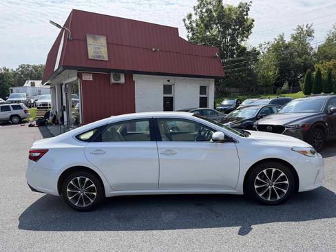 Used 2018 Toyota Avalon XLE w/ All Weather Liner Package FWD image 8