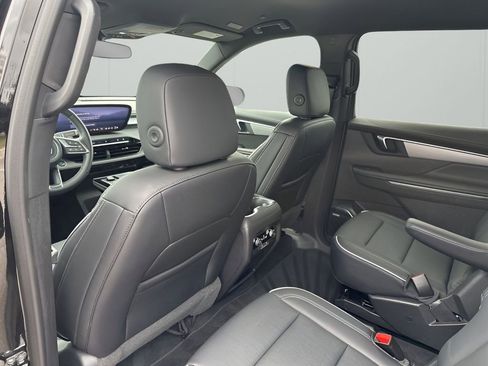 Used 2025 Buick Enclave Preferred image 18