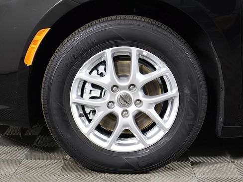 Used 2024 Chrysler Pacifica Touring-L FWD image 23