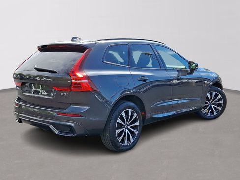 Used 2024 Volvo XC60 B5 Plus AWD/4WD image 4