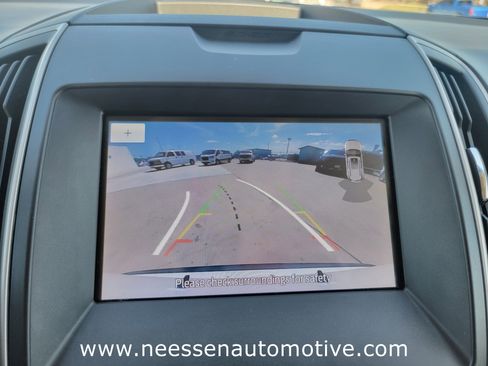 Used 2020 Ford Edge SEL image 25