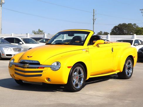 Used 2003 Chevrolet SSR w/ Preferred Equipment Group image 5