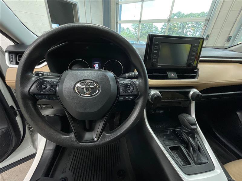 Used 2021 Toyota RAV4 LE FWD image 11