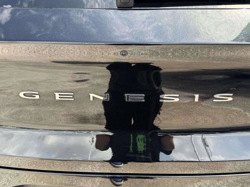 Used 2025 Genesis GV80 2.5T Prestige AWD/4WD image 16