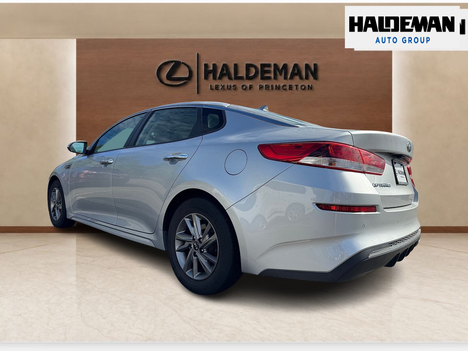 Used 2019 Kia Optima LX FWD image 3
