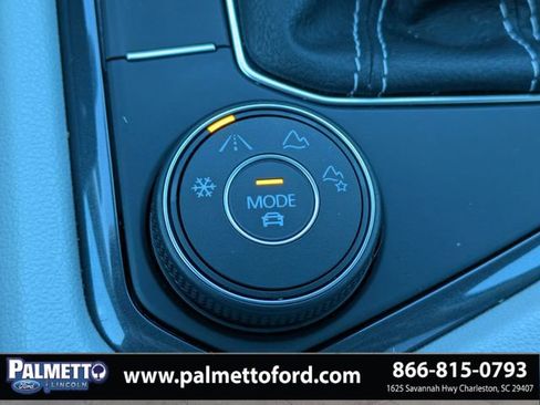 Used 2022 Volkswagen Tiguan SE w/ Panoramic Sunroof Package image 23